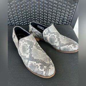 Toms Women's Gray Snakeskin Print Low Ankle Boots Grey White Shaye size 8